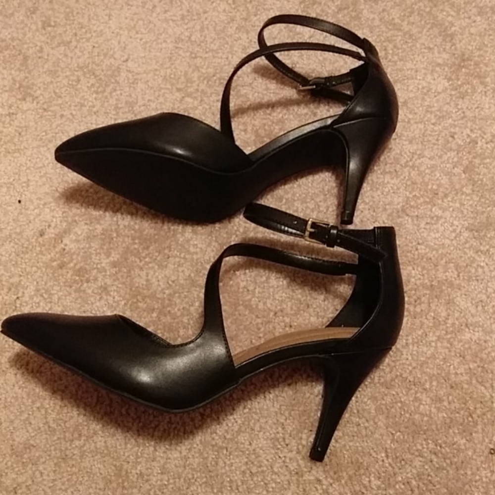 Shoe - Picture 3 of 8